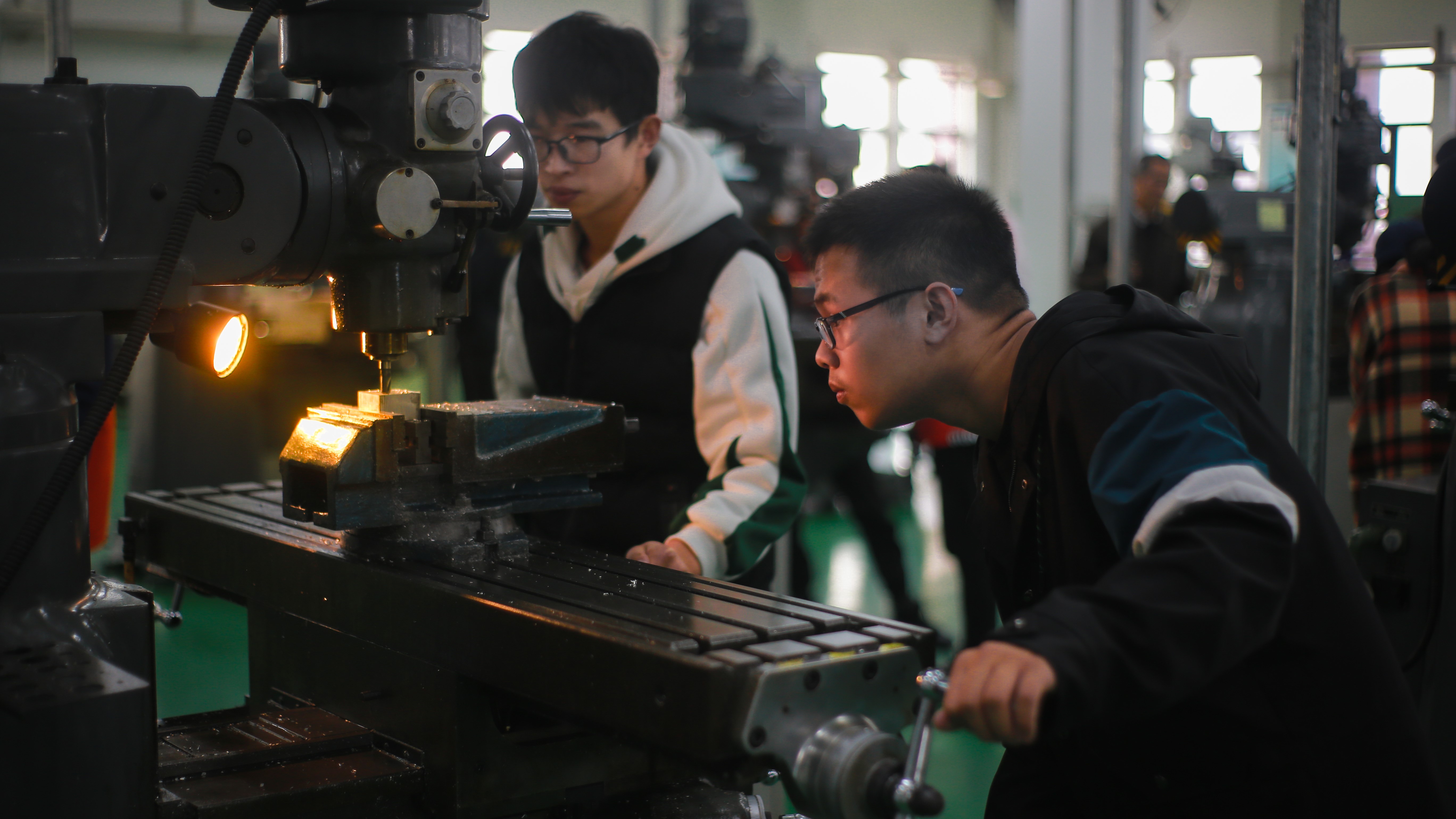 动手打造你的专属网络空间：深入了解如何制作一个网站 (亲手打造)